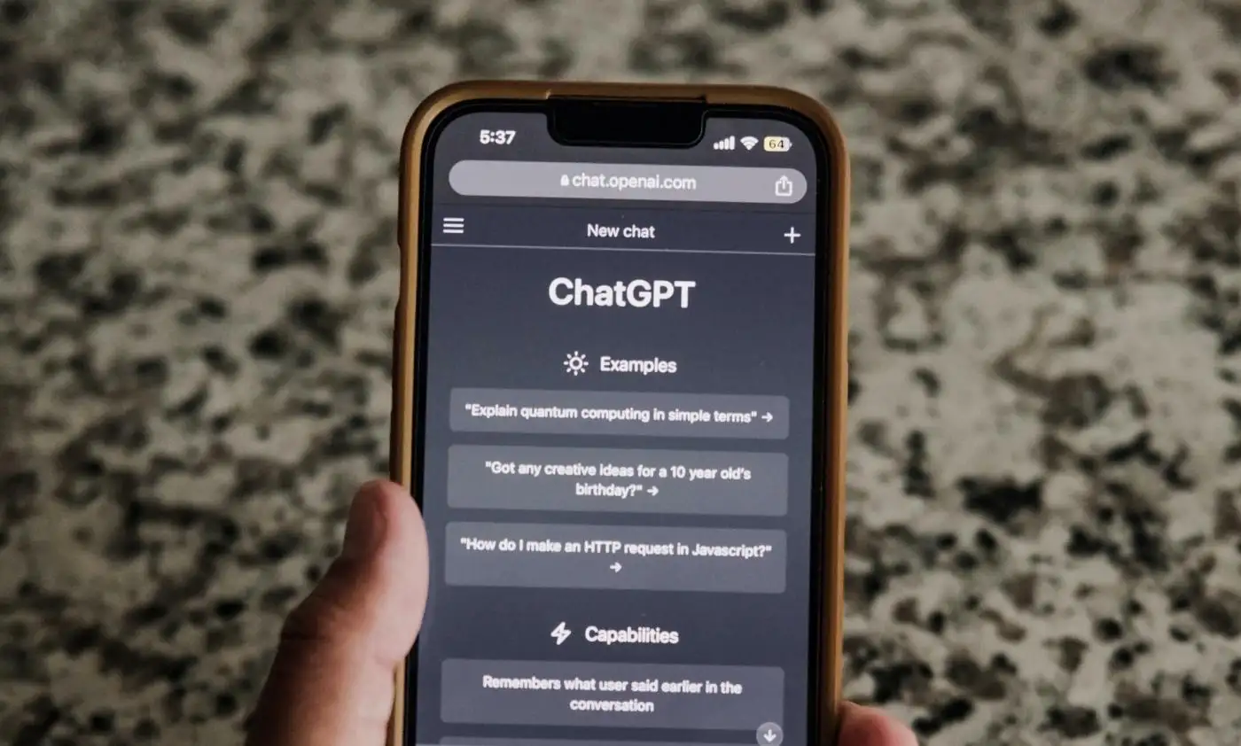 ChatGPT, iOS 18, iPhone